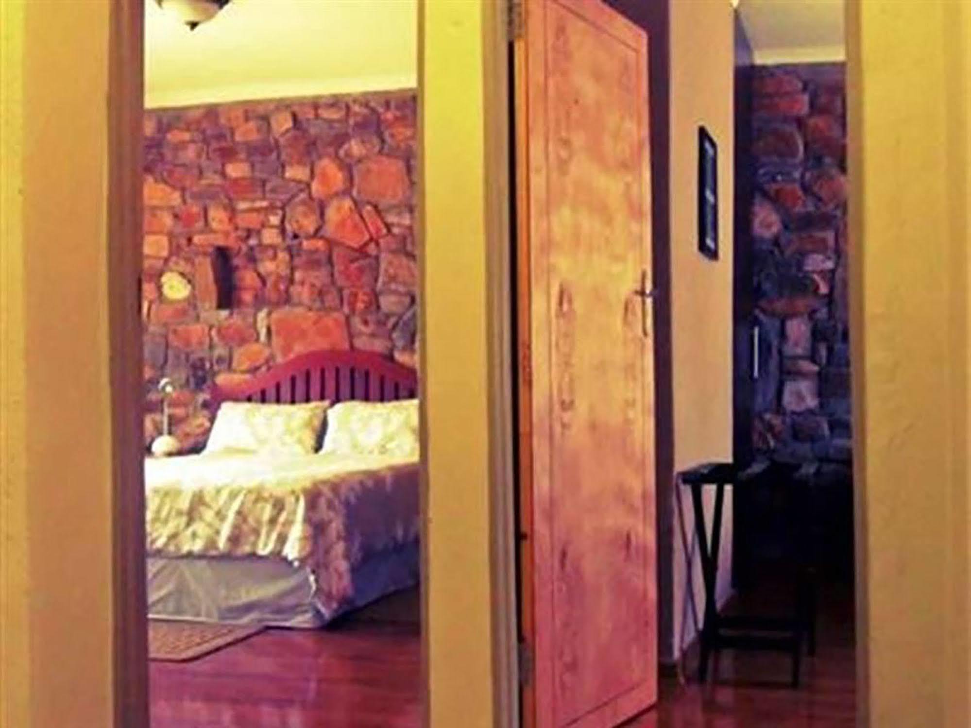 A New Earth Guest Lodge ฟรานซิสทาวน์ ภายนอก รูปภาพ